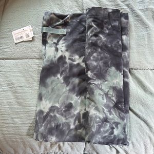 Lululemon customized snappable scarf